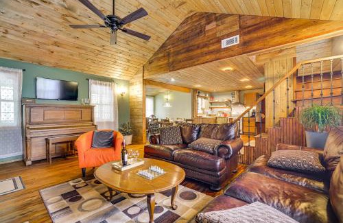 Pocono Pines House | Ski, Swim, Relax Old-Fashioned Poconos Getaway