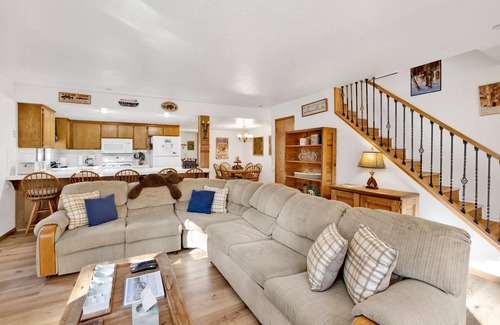 Summit Estates House | Ski Time Getaway Resort Basecamp Townhouse Retreat