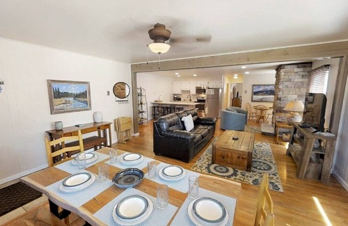 Red River Condo | Ski View 1 Bella Vista - In Town - On Main Street - End Unit - WiFi - Cable - El