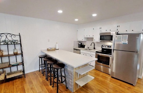 Red River Condo | Ski View 1 Bella Vista - In Town - On Main Street - End Unit - WiFi - Cable - El