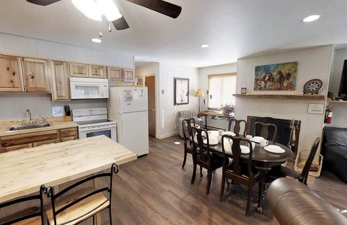 Red River Condo | Ski View 2 - In Town - On Main Street - WiFi - Private Balcony - Cable - Wood Bu