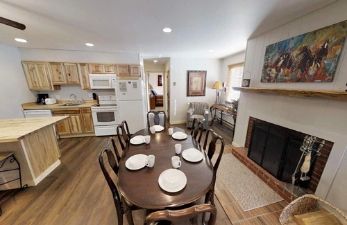 Red River Condo | Ski View 2 - In Town - On Main Street - WiFi - Private Balcony - Cable - Wood Bu
