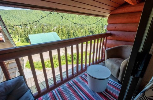 Hemlock Valley Condo | Ski village penthouse w/hot tub & sauna, Hemlock Valley