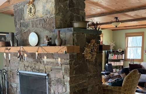 East Durham House | Ski Windham! Private swimming. Beautiful nature walks. Family comfort. Fast Wifi