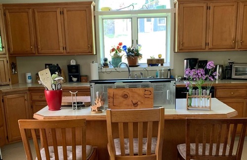 East Durham House | Ski Windham! Private swimming. Beautiful nature walks. Family comfort. Fast Wifi