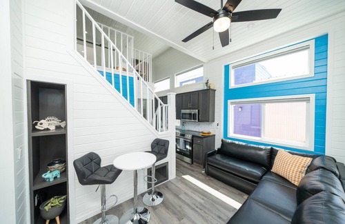 Parker Strip House | Skibatical, Private Fenced Yard at Roadrunner Resort