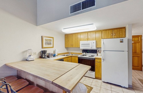 East Village at Copper Apartment | Skier studio with ski views, shared hot tub and sauna - close to ski lifts