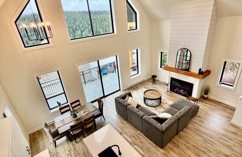 Courtenay Ski Chalet | Skiing & Hot tubbing at Mt Washington Chalet