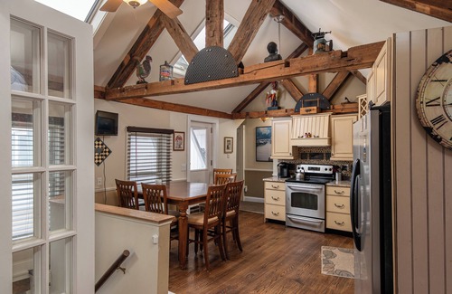 Wilmington House | SKIING, PARTY SAFELY IN THE SNOW! NO NEED TO DRINK & DRIVE.