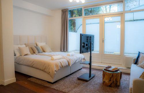 Canal Ring House | Skinny Bridge Boutique Stay