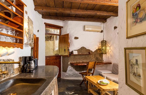 Aspros Potamos Cottage | "Skinos" 300 years old cottage "Natura cottages"