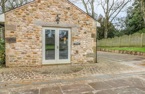 Lancaster Cottage | SKIPPER, pet friendly, with a garden in Lancaster