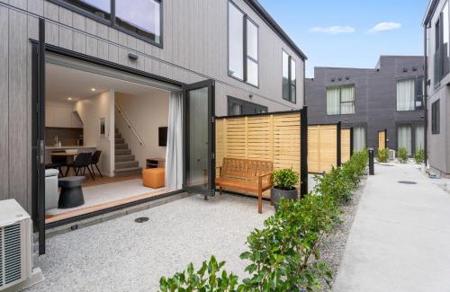 Arthur's Point House | Skippers Rest - Townhouse