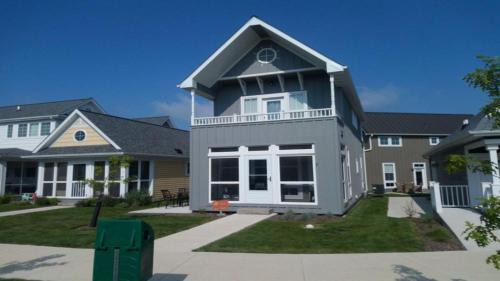 Ottawa House | Skippin` Stones