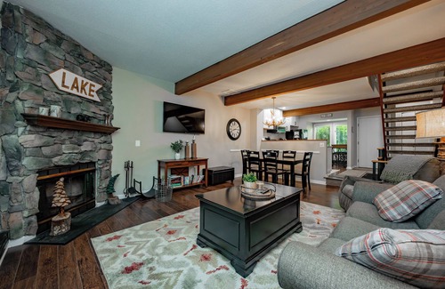 McHenry House | Skis and Sandals: Ski In/Ski Out, Fireplace, Wifi!
