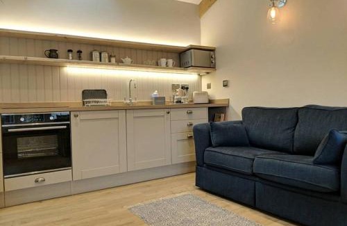 Box Apartment | SKITTLES - charming one bedroom apartment - parking - easy access to Bath