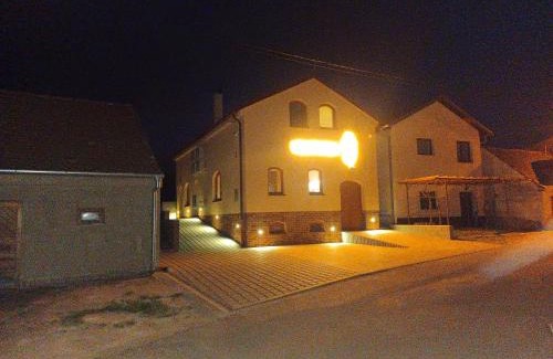 Velke Bilovice House | Sklep Víno Strýček