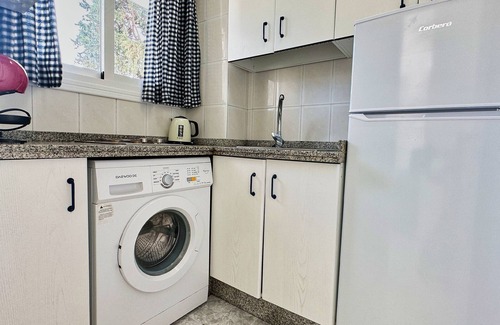 Golden Mile Apartment | Skol 131 - Studio at Skol Building in Marbella centre with sea views.