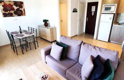 Marbella City Centre Apartment | Skol 427 Spacious 1 Bedroom Apartment with Sea Views