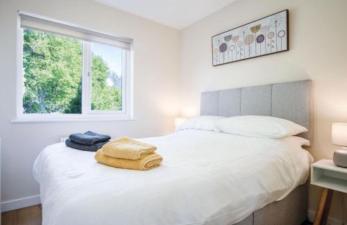 Jameston Apartment | Skomer Lodge - 2 Bedroom Lodge - Manorbier