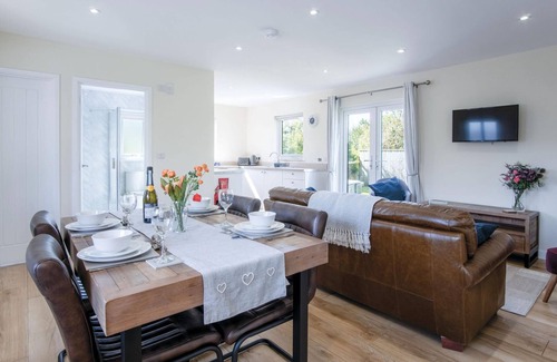 Jameston Apartment | Skomer Lodge - 2 Bedroom Lodge - Manorbier