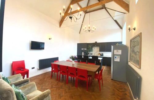 Bodham House | Skool House Retreat - 5 bedroom option