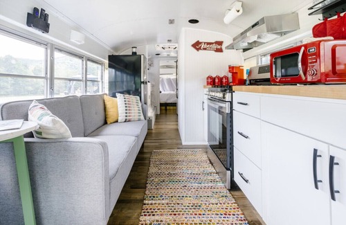 Elton House | Skoolie New River Gorge - Big Blue