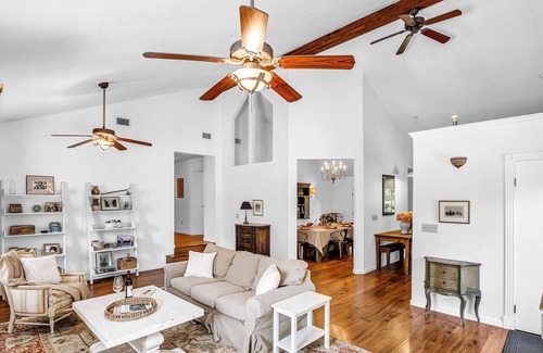 Petaluma House | Skunk Hollow Cottage *30+ Day Rental*