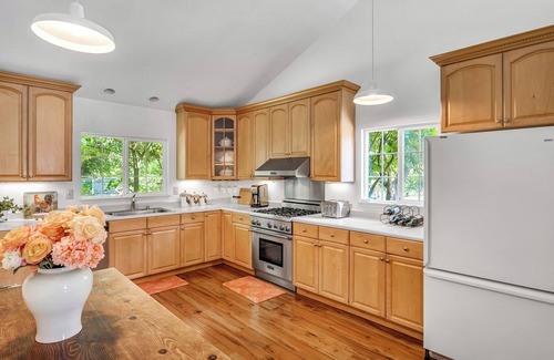 Petaluma House | Skunk Hollow Cottage *30+ Day Rental*