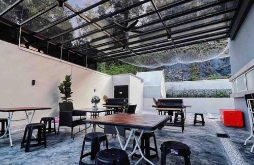 Bukit Beruang Villa | SKVilla private pool+ktv+bbq+starview up to 35pax