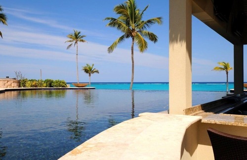 Governor's Harbour Cabin | Sky Beach Club Bungalow 2 Cabin