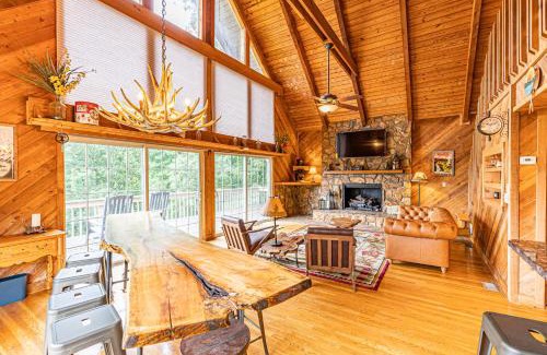 Bryson City Ski Chalet | Sky Bear Lodge at Three Little Bears Retreat