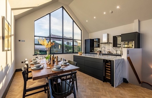 Instow House | Sky Blue - Four Bedroom House, Sleeps 8