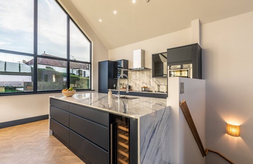 Instow House | Sky Blue - Four Bedroom House, Sleeps 8