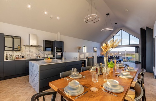Instow House | Sky Blue - Four Bedroom House, Sleeps 8
