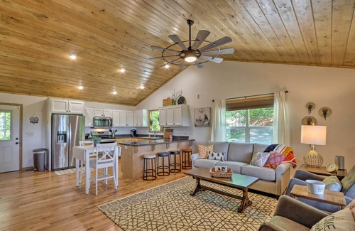 Marble Cabin | ‘Sky Blue Overlook’ - Hot Tub & Screened Porch!