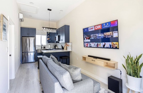 Encino Cottage | Sky Cottage: 1 bedroom home by hospitals, Hollywood, & Los Angeles