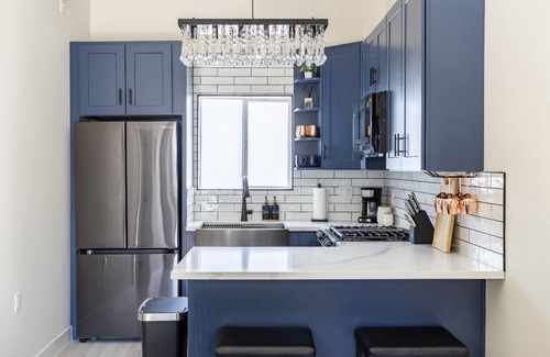 Encino Cottage | Sky Cottage: 1 bedroom home by hospitals, Hollywood, & Los Angeles