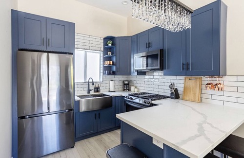 Encino Cottage | Sky Cottage: 1 bedroom home by hospitals, Hollywood, & Los Angeles