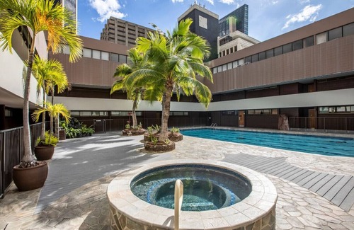Downtown Honolulu Apartment | Sky-High 32F Suite in Honolulu – Free Parking