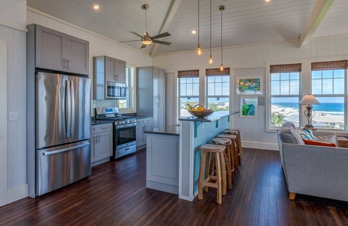 Hope Town House | Sky High Panoramic Views, dock slip, & steps to Tahiti Beach