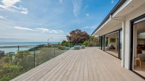 Britannia Heights House | Sky High Retreat