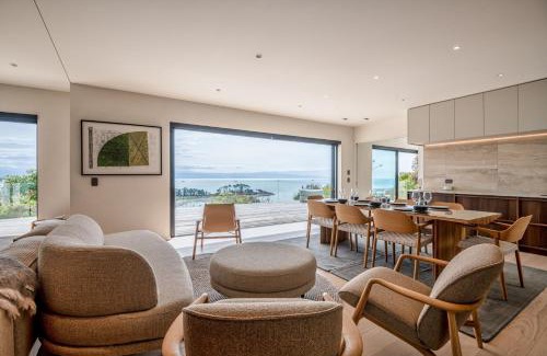 Britannia Heights House | Sky High Retreat