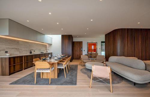Britannia Heights House | Sky High Retreat