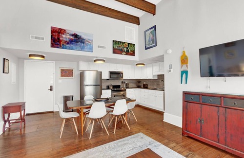Historic District - North Apartment | Sky High Savannah in the Heart of Downtown