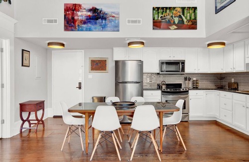 Historic District - North Apartment | Sky High Savannah in the Heart of Downtown