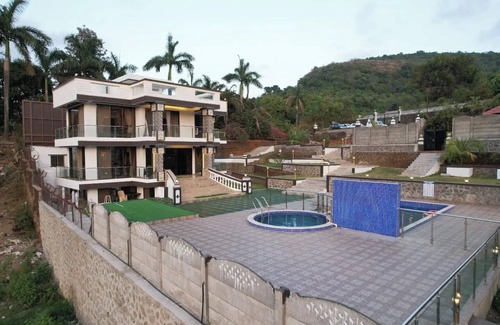 Lonavala House | Sky High Villa by Joy Suitesnn