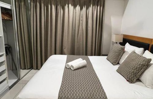 Darwin City Centre Apartment | Sky high with harbour views