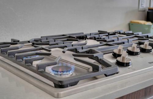 Eau Claire Apartment | Sky Jungle Oasis Calgary City Views Parking & Gym