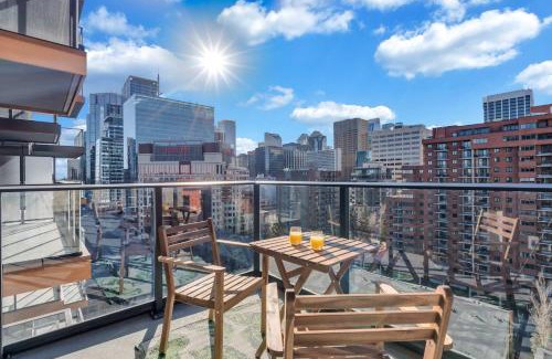 Eau Claire Apartment | Sky Jungle Oasis Calgary City Views Parking & Gym
